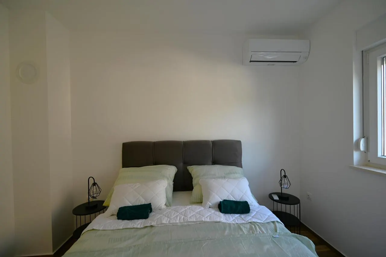 Apartment Greenescape Pula 0*,  Croatia